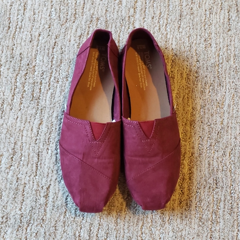 Womens Toms. 8.5. Excellent shape.